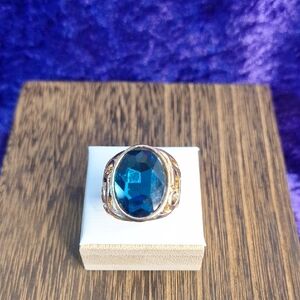 Elegant Blue and Gold Women's Ring. Size 7.5